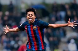 足球巨星带领球队闯入下一轮，实力值得期待