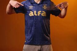 包含格雷米奥队在比赛中获得胜利的词条