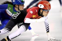 荷兰足球队夺得国内联赛冠军，赛季收官