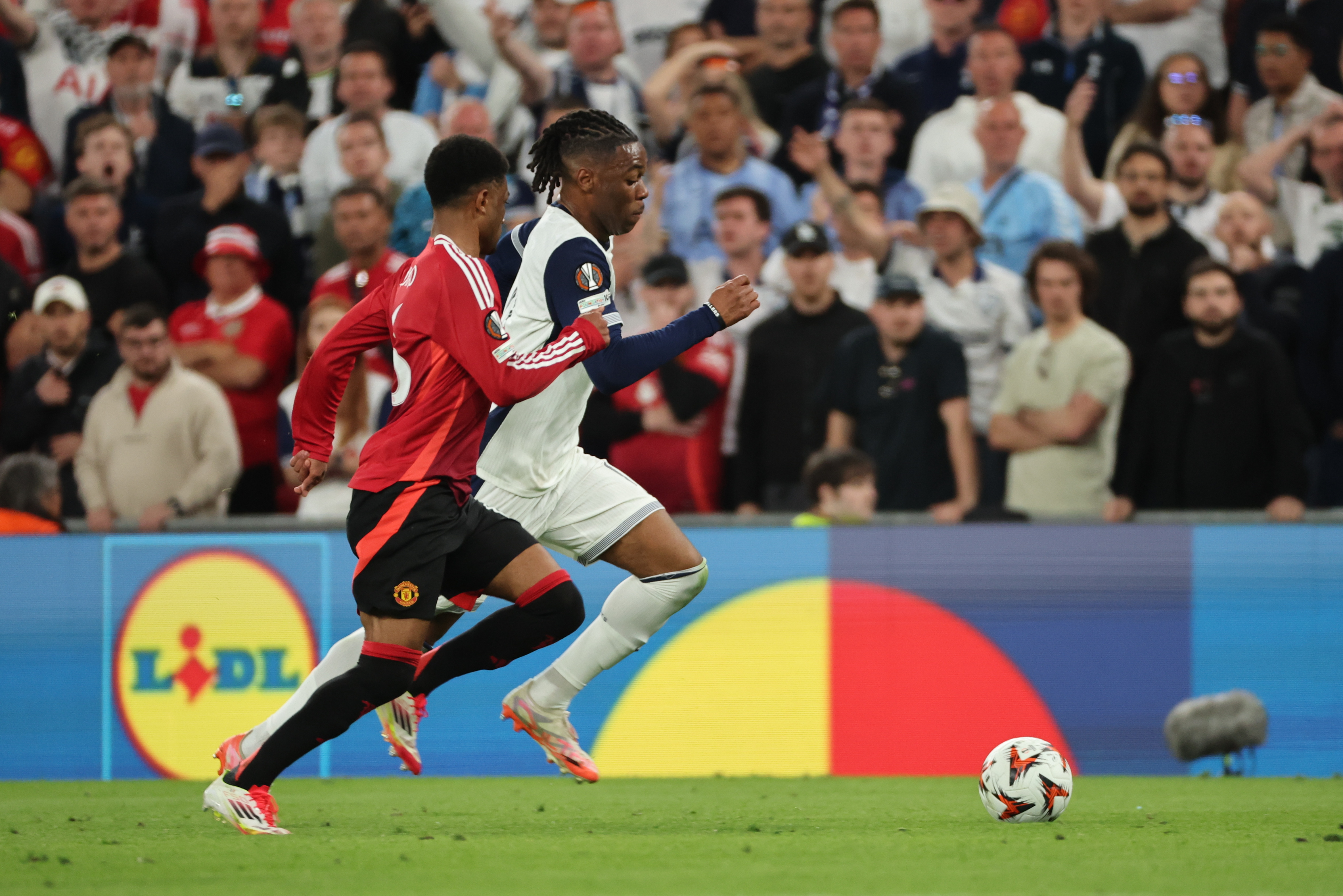 关于托特纳姆热刺客场大胜，表现抢眼的信息