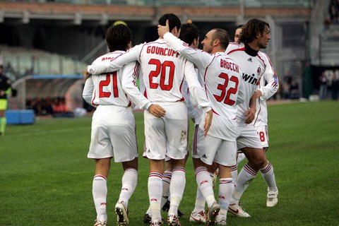 卡利亚里主场告捷，稳固中游位置的简单介绍