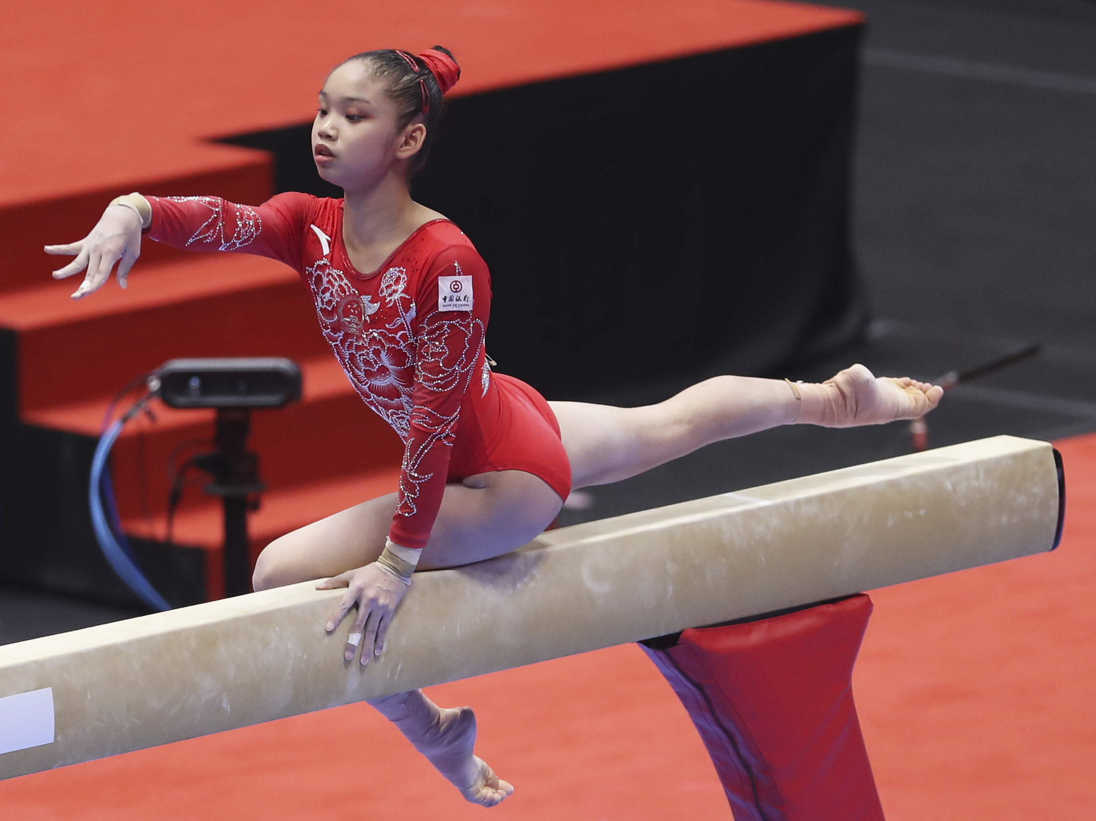 包含比利时体操选手绽放光芒，稳居领先的词条