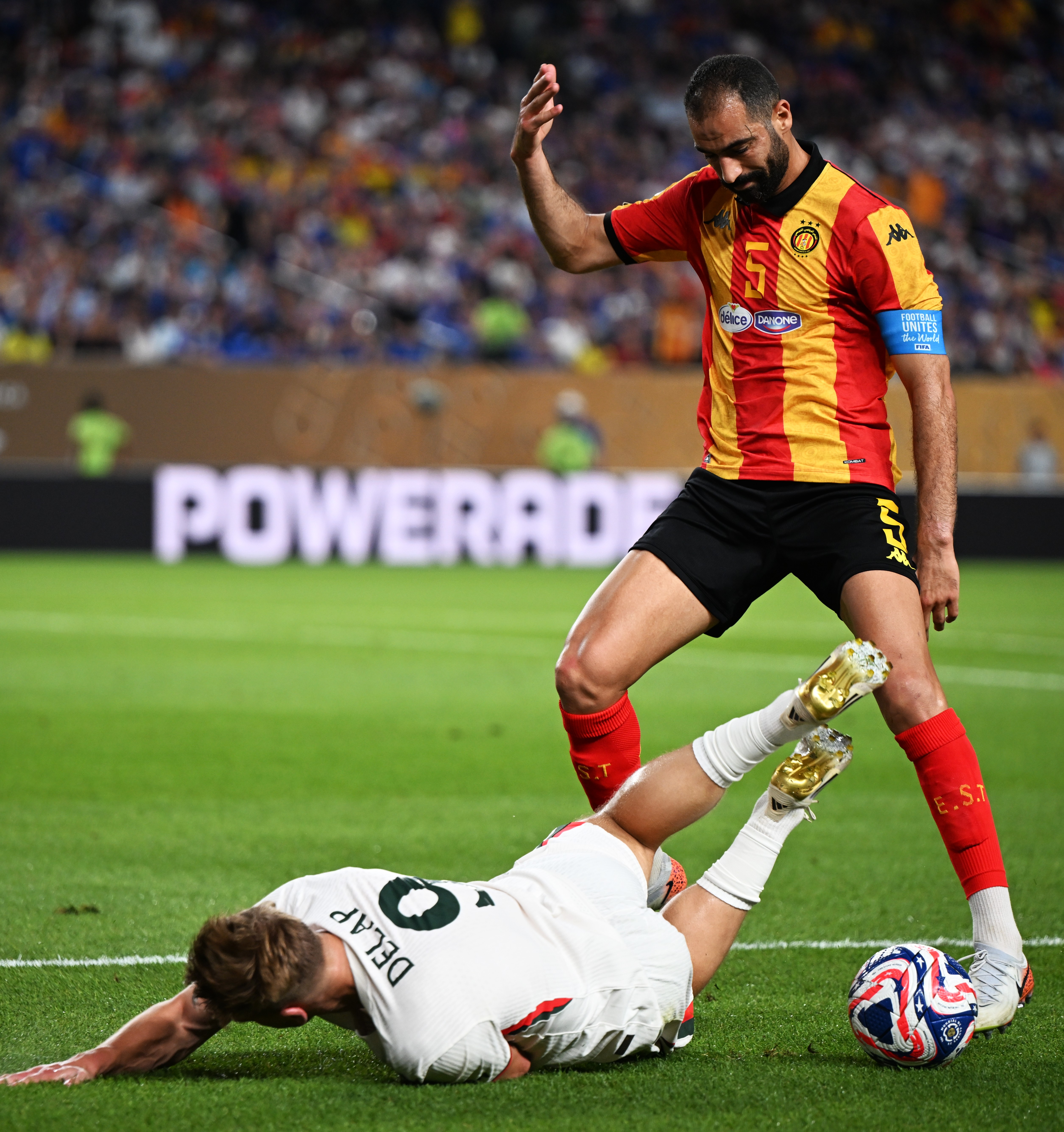 小组赛中发生了一场令人震惊的胜利