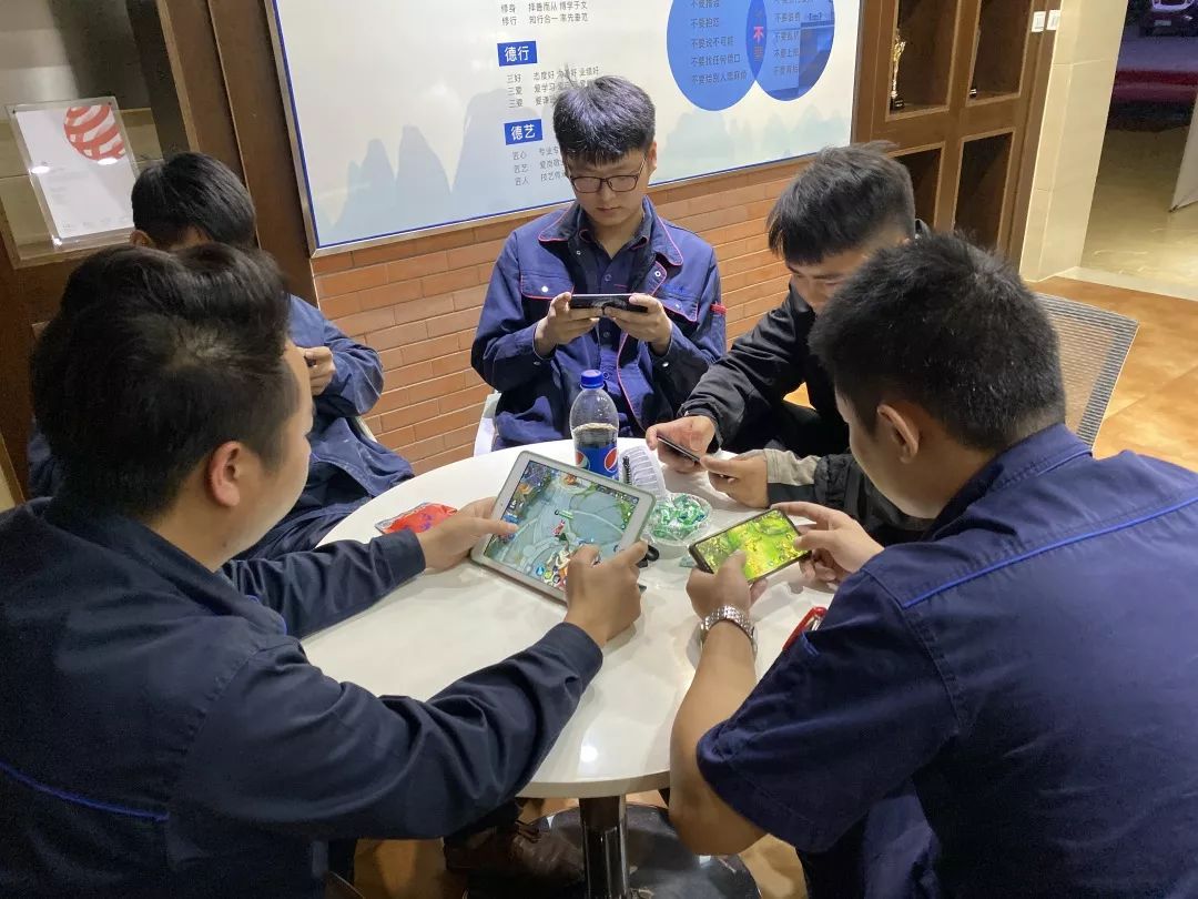 凤凰城球队决战八强背水一战的简单介绍