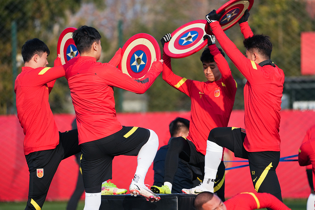 包含凯泽斯劳滕主场大失水准，需加强技战术训练的词条