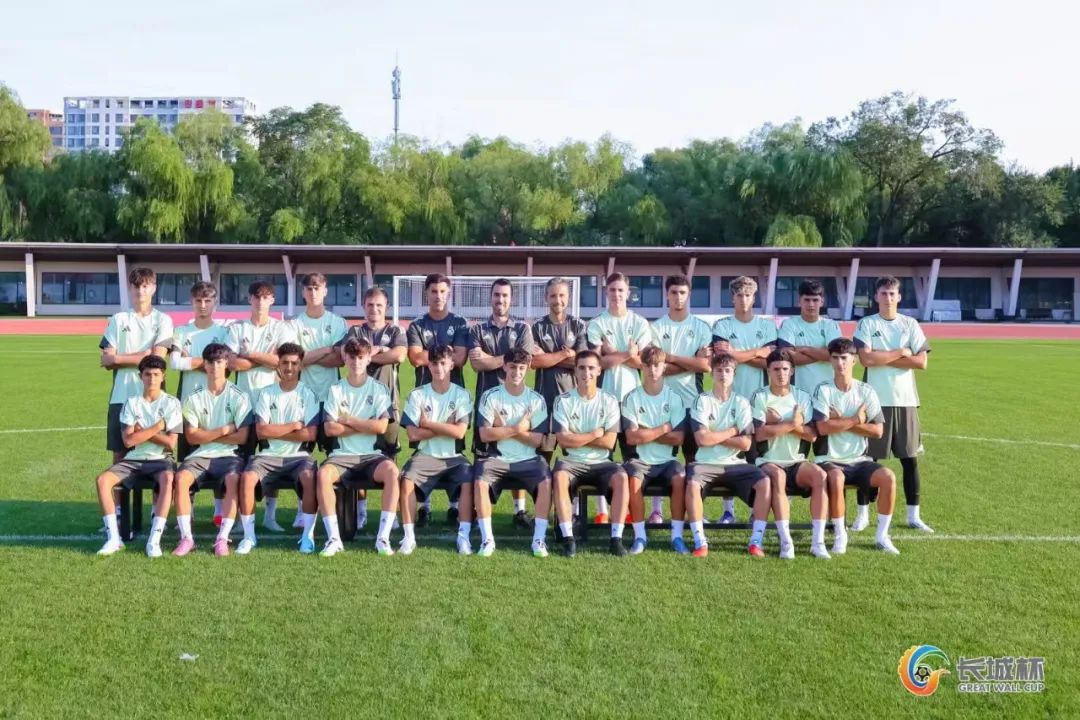 竞争激烈！国际足球精英集结比赛现场的简单介绍