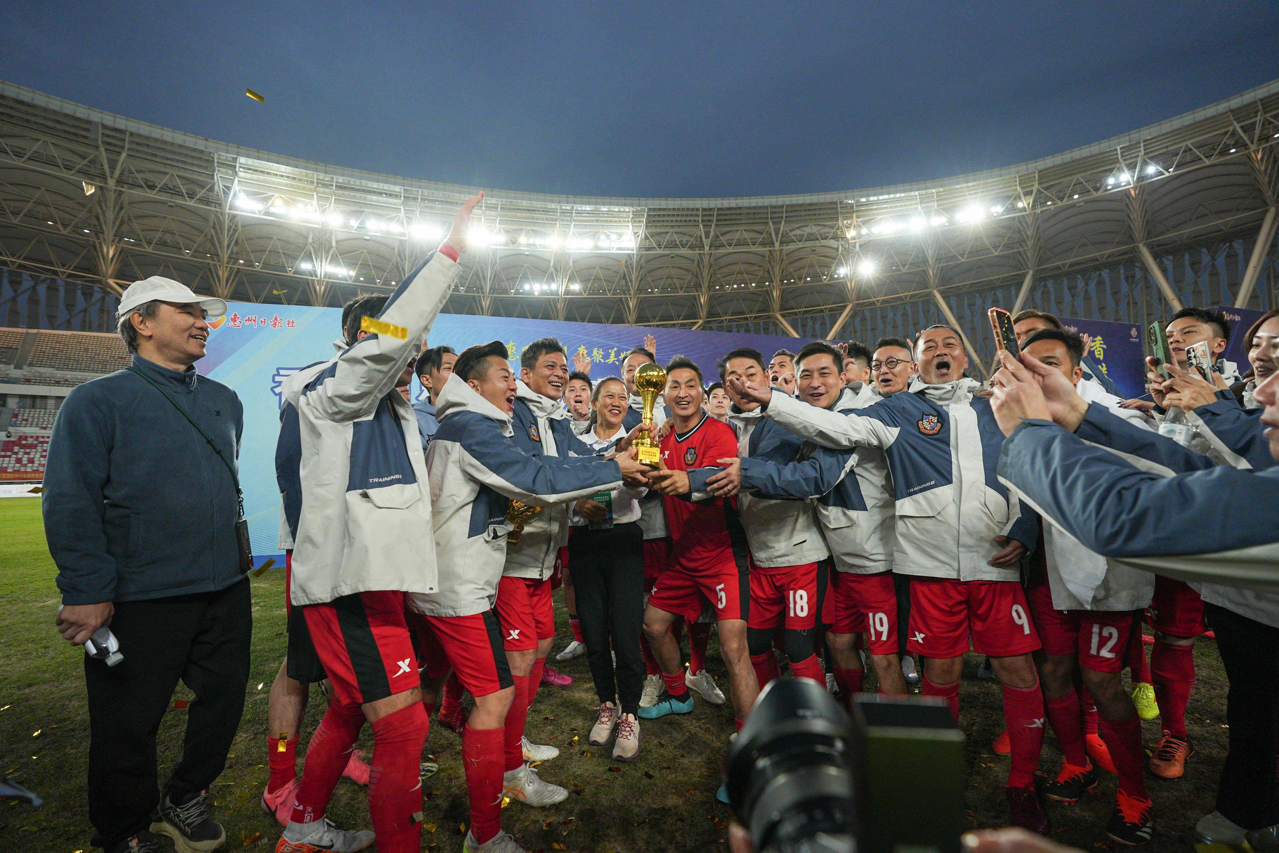 竞争激烈！国际足球精英集结比赛现场的简单介绍