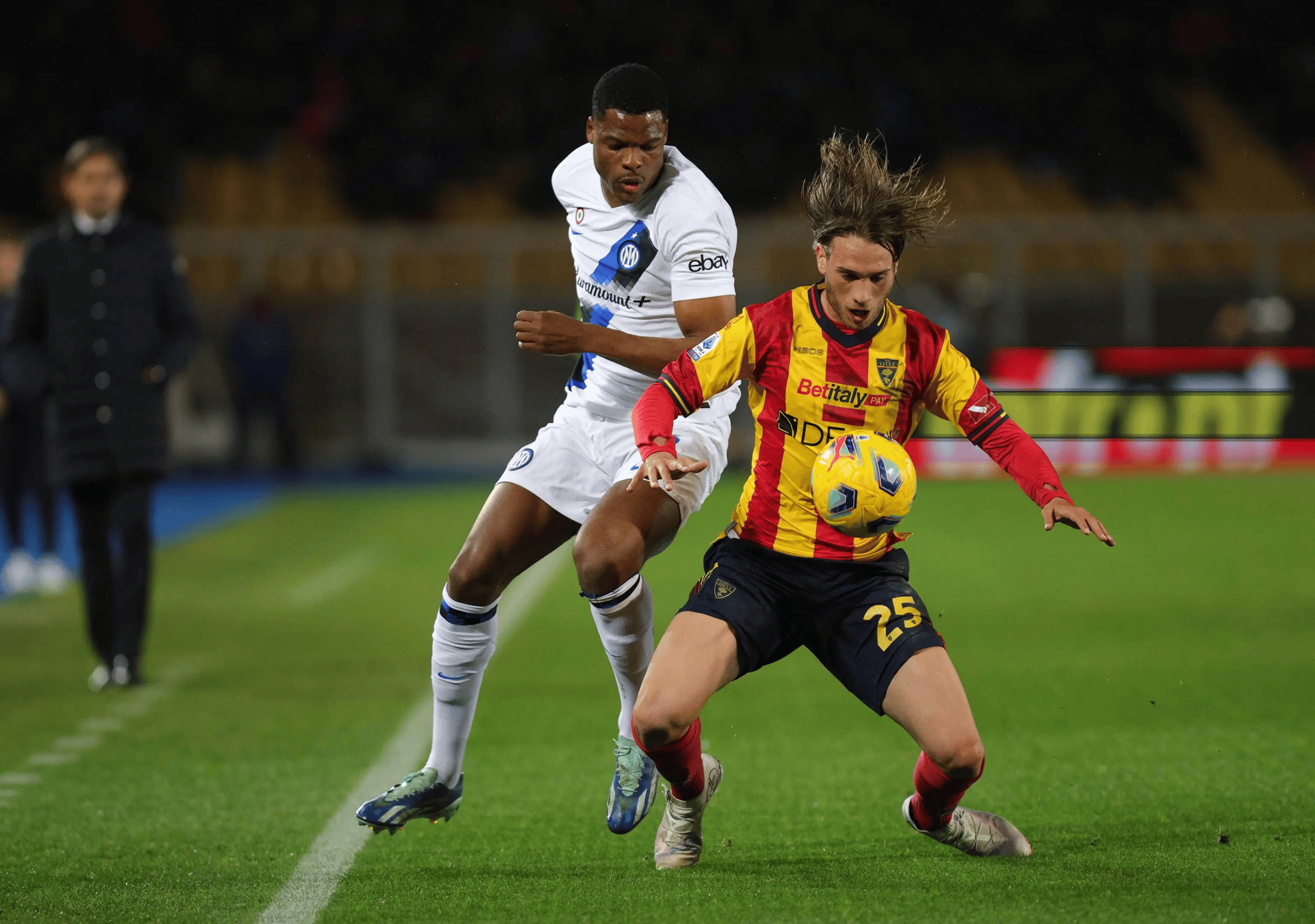 米兰德比大战，AC米兰取得关键胜利