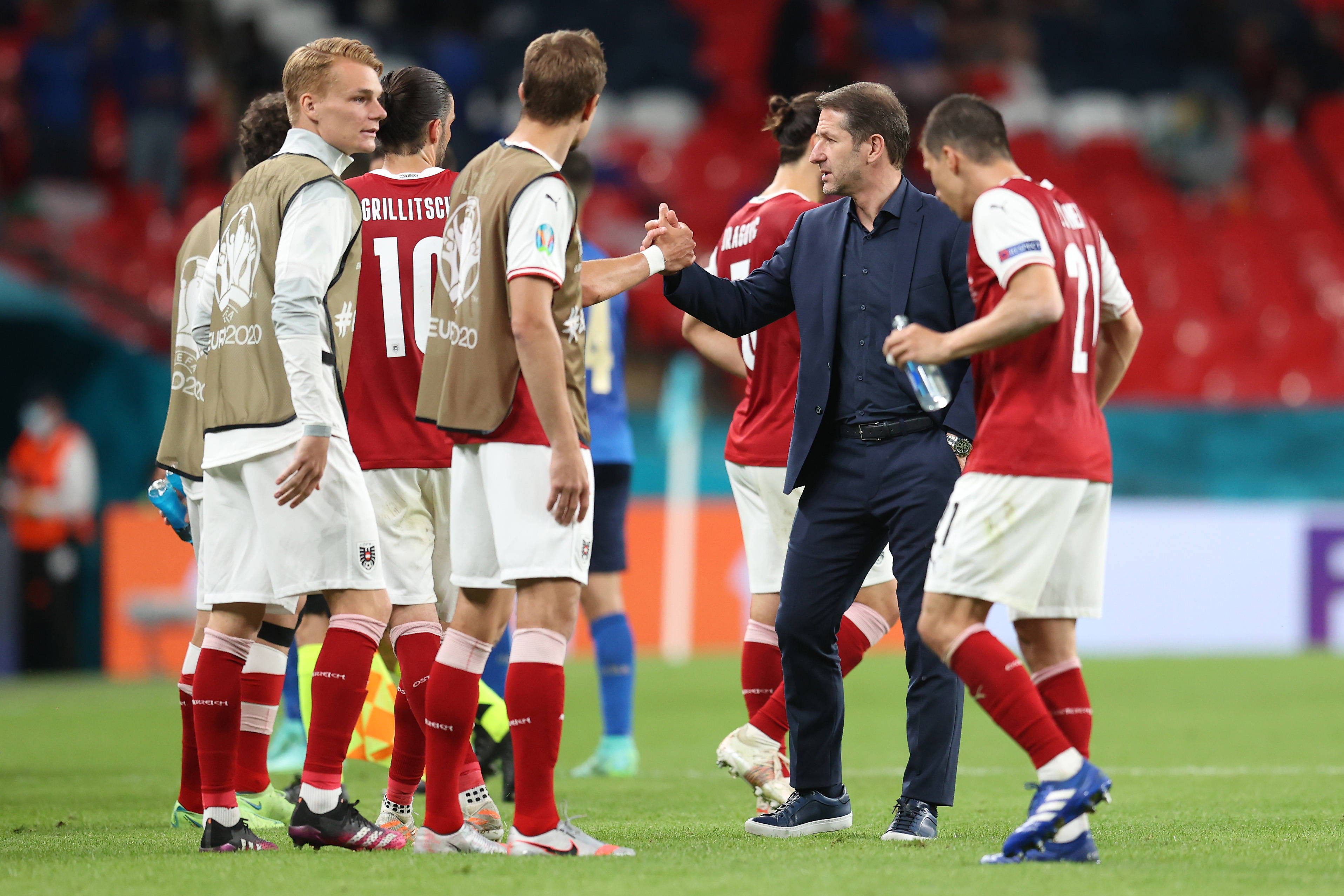 欧国联强赛战况激烈，胜利关键厮杀