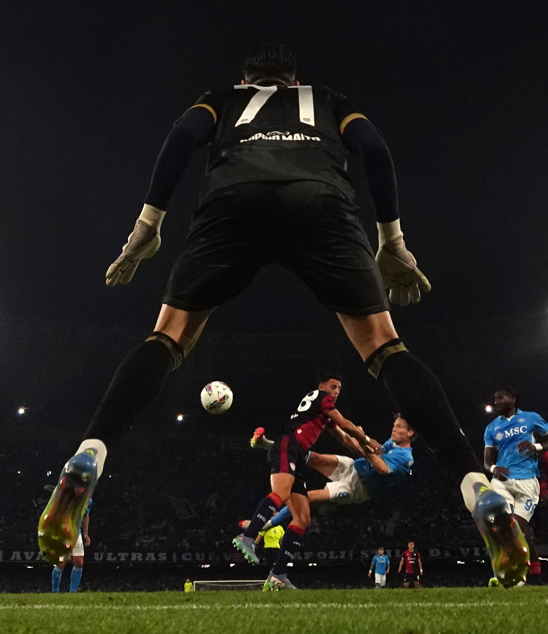 关于那不勒斯球员集训备战下轮强敌的信息