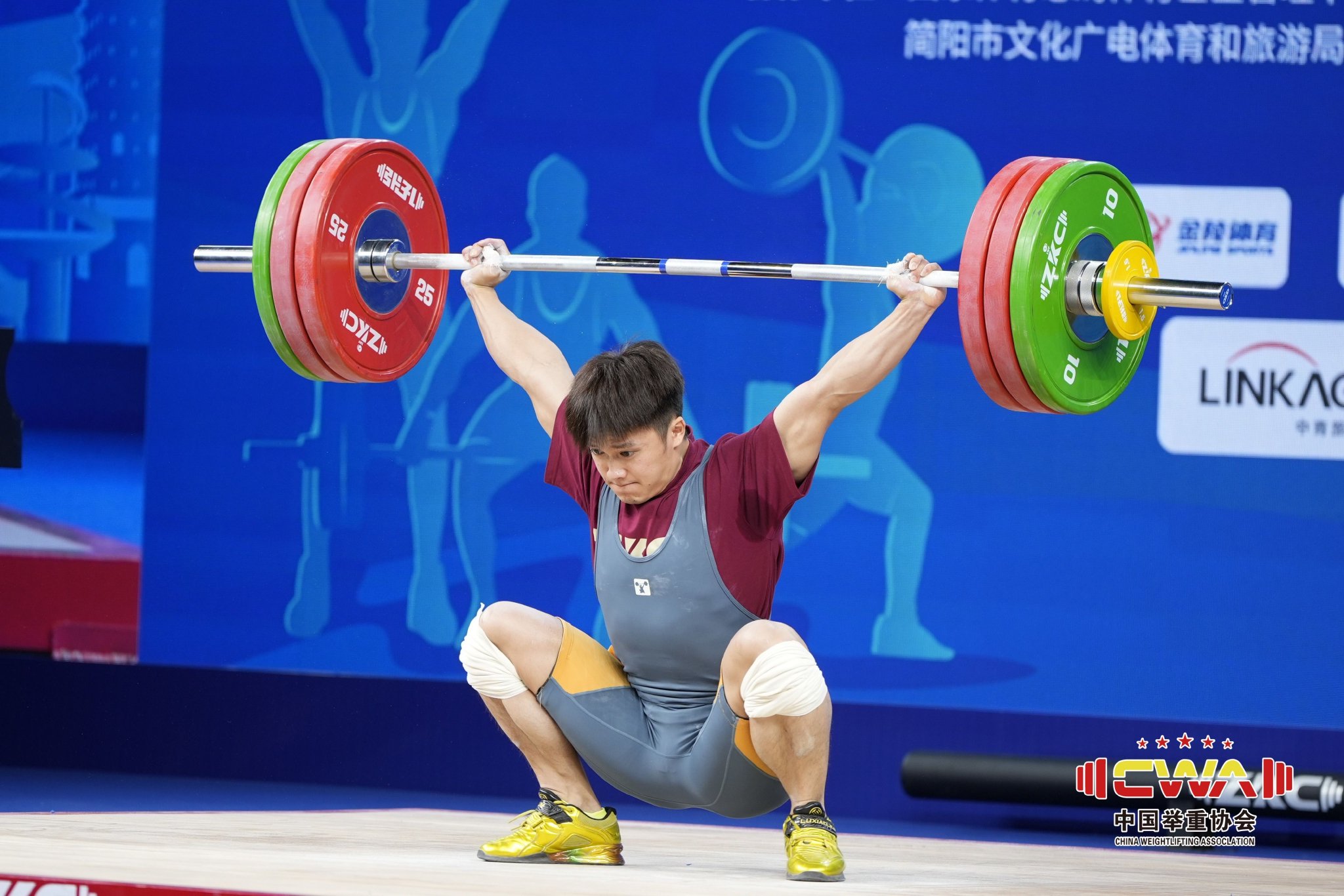 包含举重比赛中黑马崭露头角，多国选手表现出色的词条