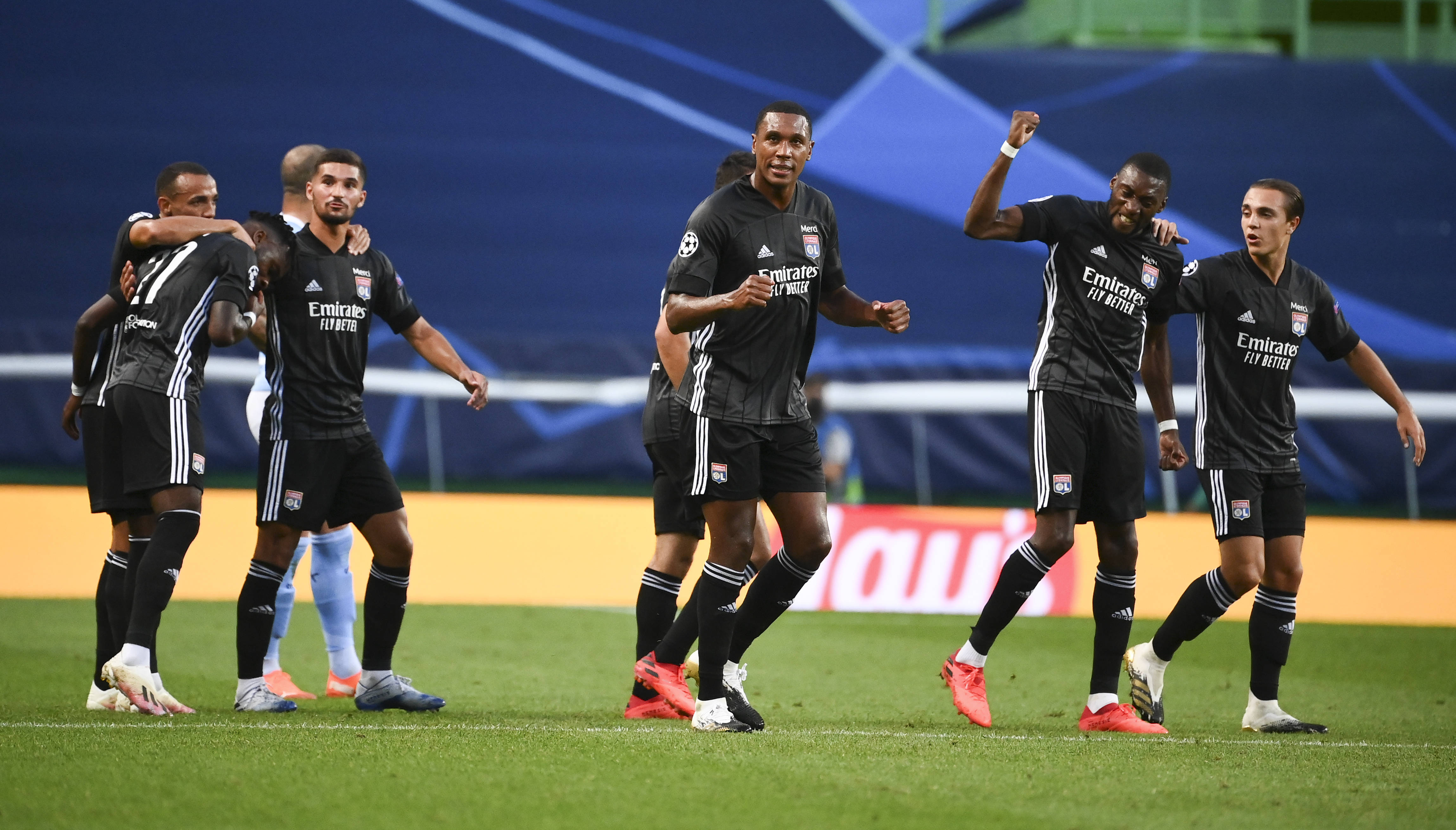 里昂球队险胜,保持不败纪录 里昂球队险胜,保持不败纪录