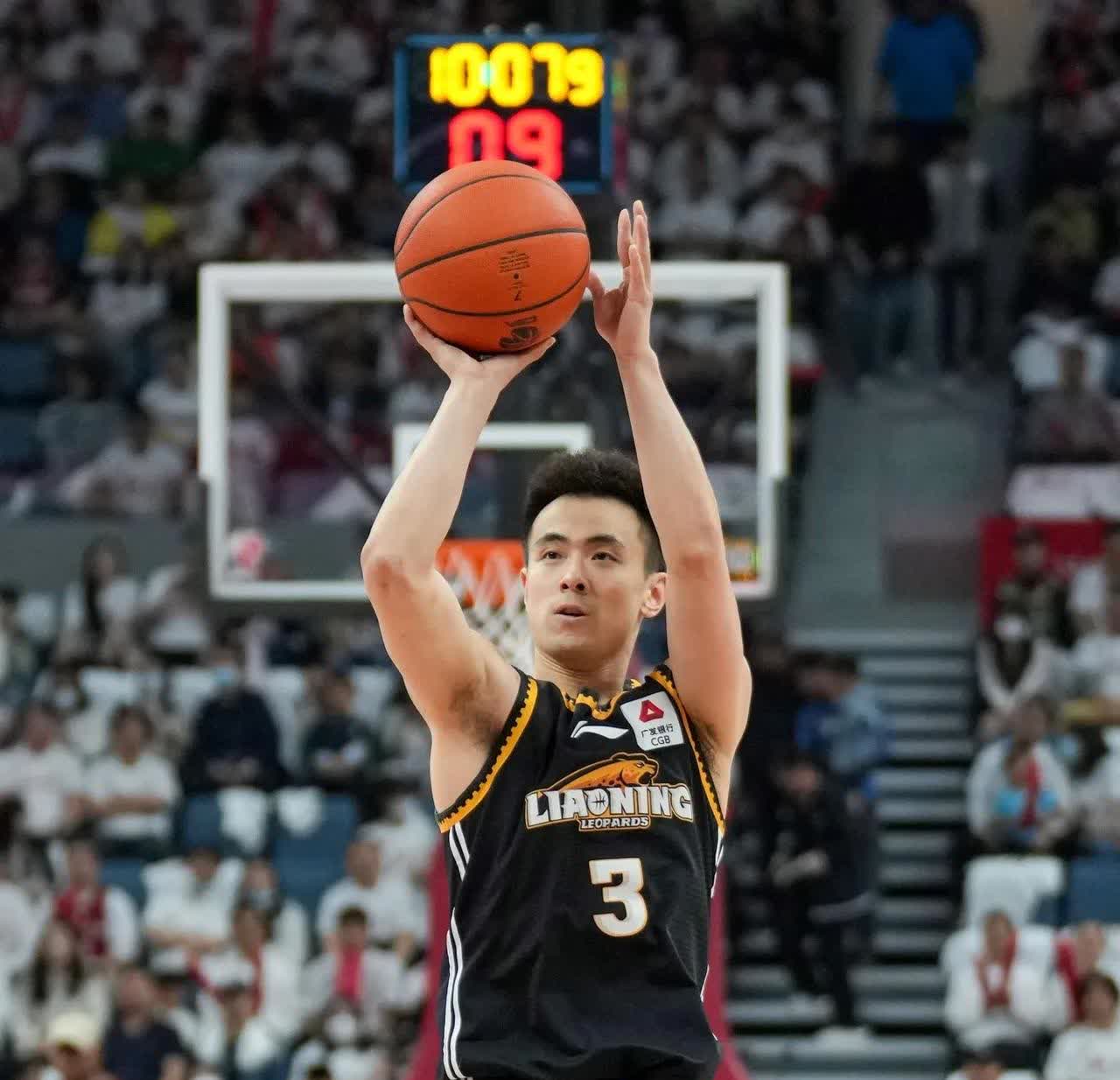 赵继伟受伤结束本赛季征程，球迷送上祝福