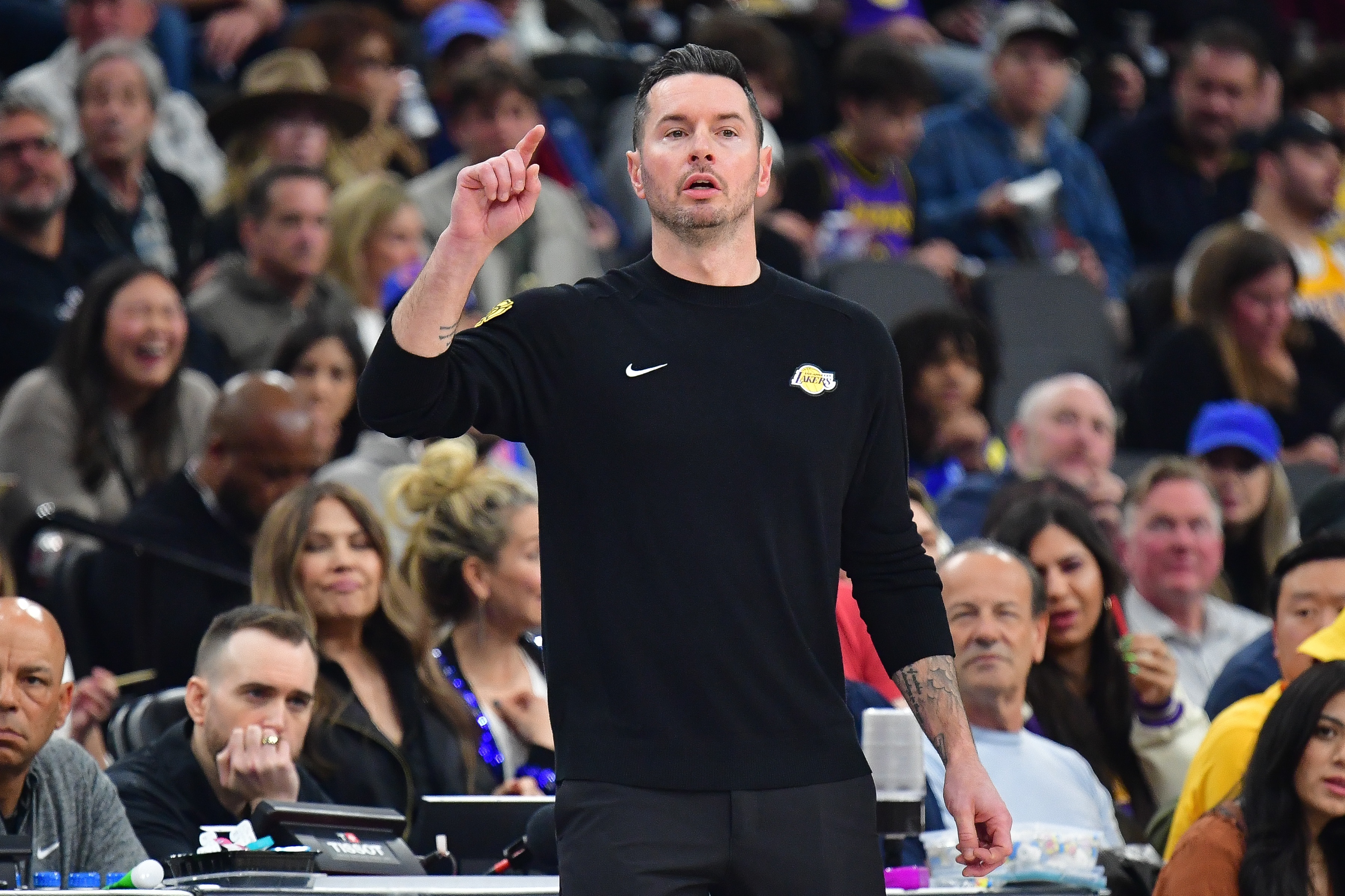 包含开拓者主帅盛赞队员表现，期待更多精彩比赛的词条