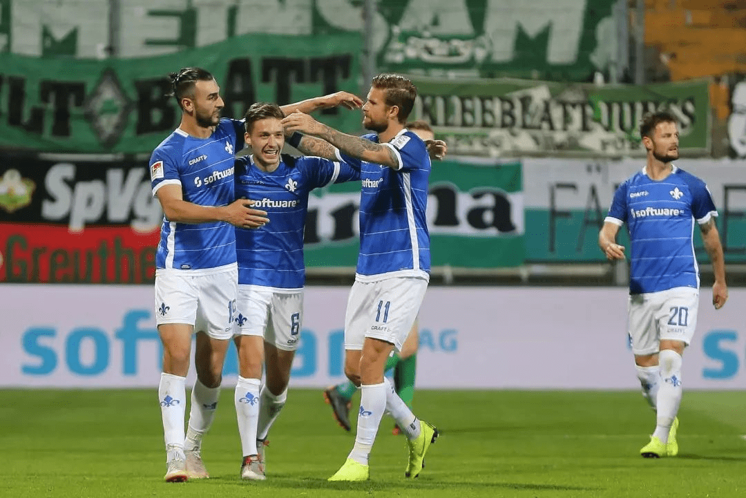 关于柏林赫塔后卫状态低迷，防守漏洞频现的信息