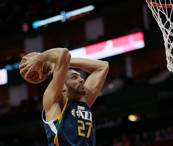 爵士战力强悍以畅跳僵尸，骤雪豪取连胜