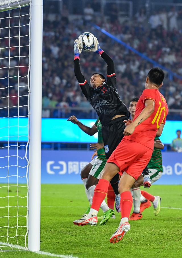 孟加拉国队身手不凡在关键战役中获胜